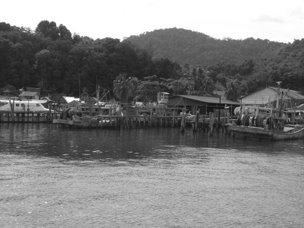 Pulau Pangkor : Arrivée en ferry mais cette fois en noir et blanc...