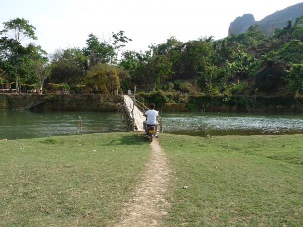 Nord Laos - Vang Vien : Traversée périeuse !
