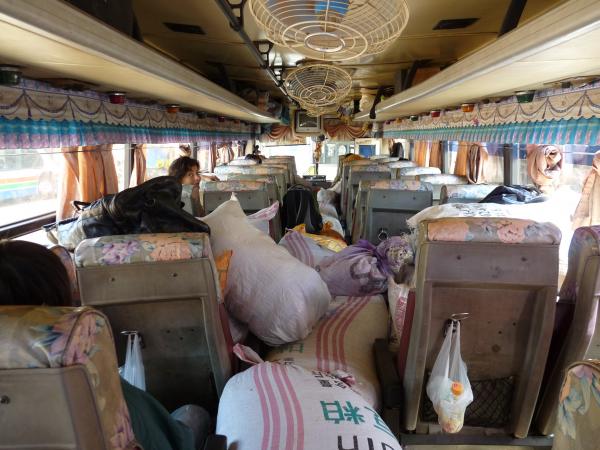 Laos - Thakhek : Not' bus pour Savannakhet